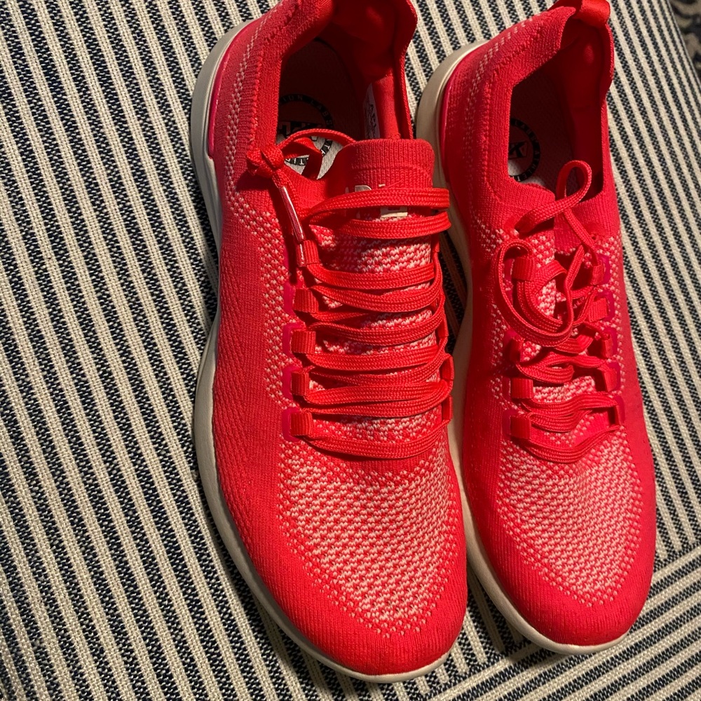 APL tech loom breeze bright pink size 9 worn once